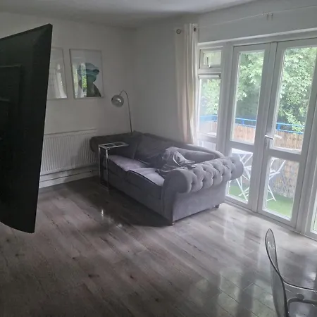Immaculate 1-Bed Apartment In Woodford Green